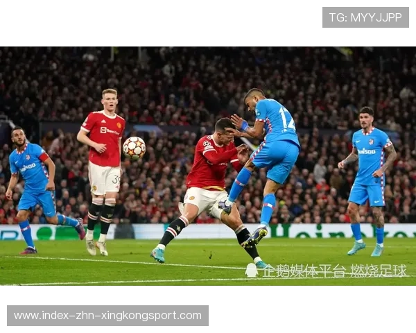 桑德罗飞身头槌完成关键解围