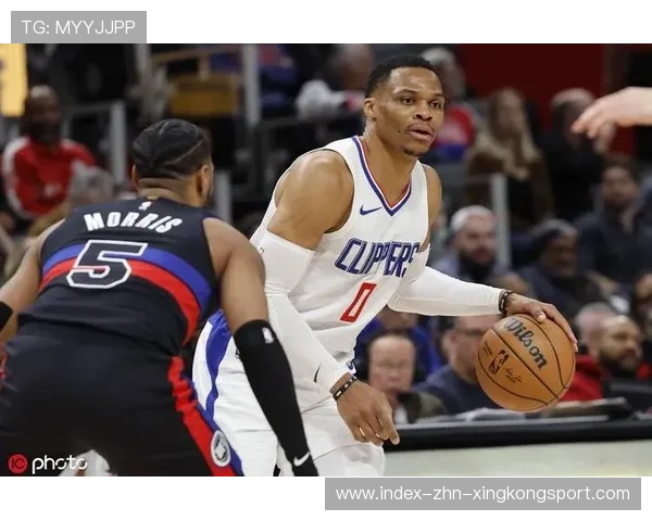 威少突破分球瞬间打开快船空间 威少突破分球瞬间打开快船空间