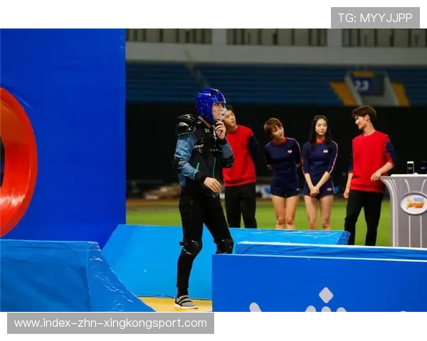 羽毛球抢网对抗速度快如闪电，领略竞技巅峰的速度与激情